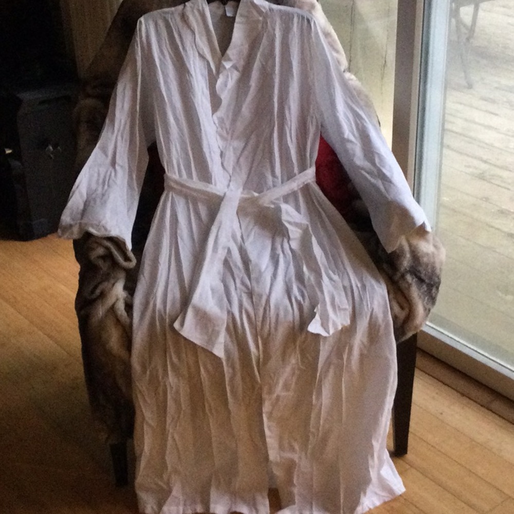 Nocturne GorgeousWhiteCottonDelicate EmbroideryLong Robe/Beach CoverUp NeverUsed